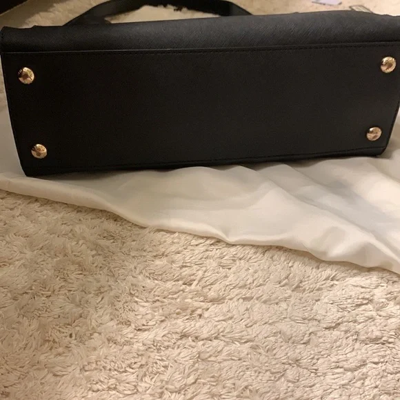 Michael kors purse - Picture 3 of 11